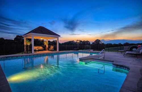 Historic Cedar Hill Mansion on Large Farm with Pool! - Foto 2