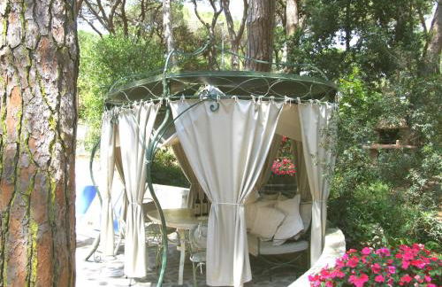 Huge Holiday Home in Marina di Castagneto Carducci near Sea - Foto 104