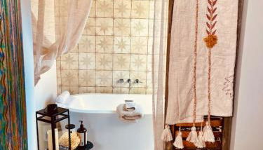 Santa Fe Modern FARMHOUSE 1 ACRE PRIVATE RD SOAKING ROOM 3 min Canyon rd - Foto 4
