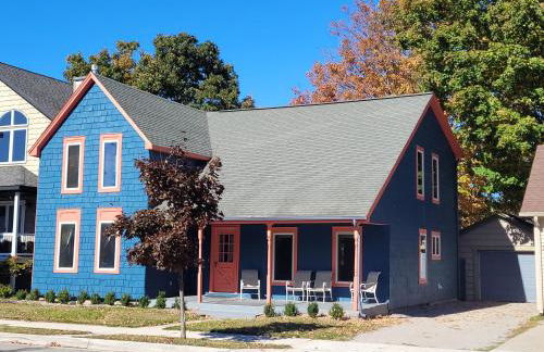 The Coral Castle - Gorgeous and Great Location! - Photo 1