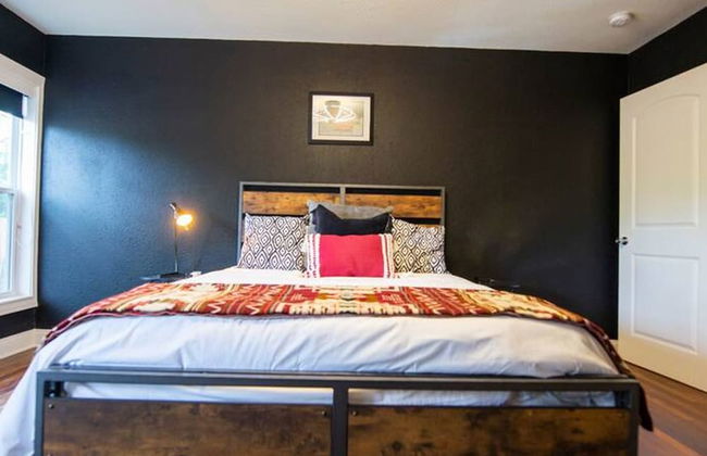 The Mod Poppy Large Home 10 Minutes From it all - Foto 14