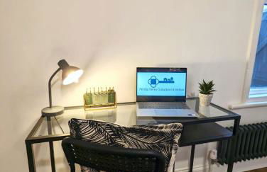 3-Bed, Sleeps 6, 1 Bath, Parking, WiFi - Photo 8