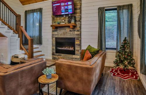 Luxury Winter Cabin! Hot Tub - Fire Pit - Decks - Game Room - Foto 18