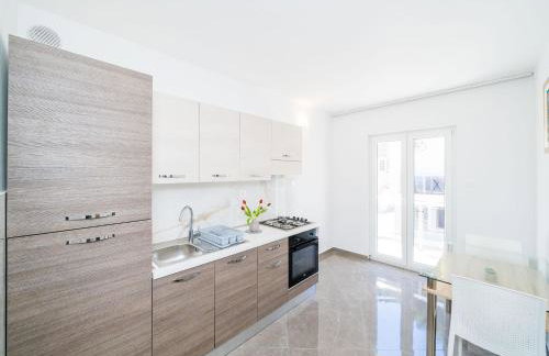 Apartments & Rooms Bari i -Standard One Bedroom Apartment with Balcony and Garden View APT-3 - Photo 5