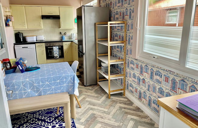 Large 3 bed Chalet -sleeps 6- dog Friendly- Garden - Foto 5