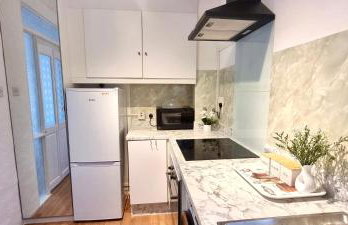 Friendly family apartment comfort sleep 6 close to tube bus airport - Foto 15