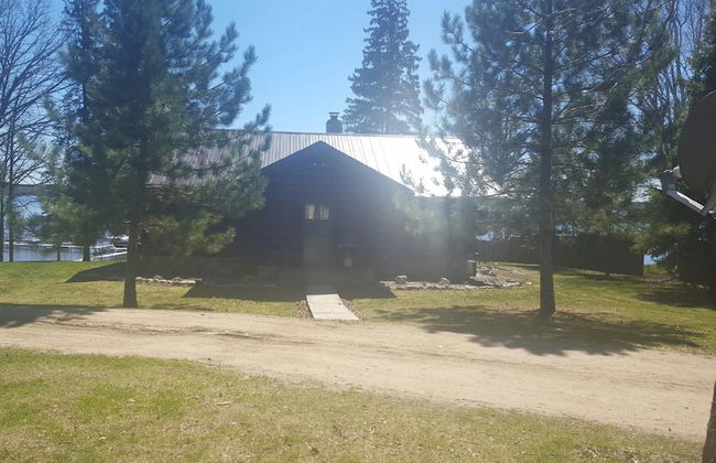 Wonderful Home on Sand Lake with Expansive Porch! - Foto 49