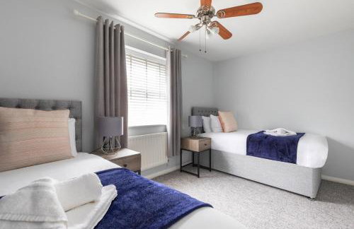 Chelmsford Reach 3 bed house near centre,free parking, Wi-Fi, table football - Foto 28