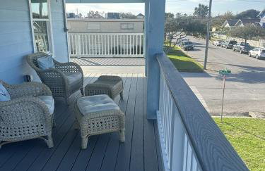 Ocean View 2BR w Hot Tub, Sauna & Wraparound Deck - Steps to Beach - Photo 6