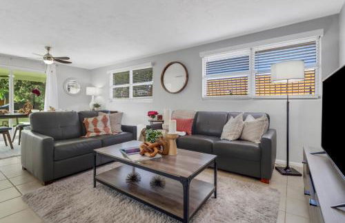 Little Beach House w/ POOL&SPA - 5 minutes to Vanderbilt Beach (Pet Friendly) - Photo 23