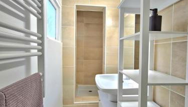 Tour Est - T2 entre Cité Médiévale et Bastide - Foto 3