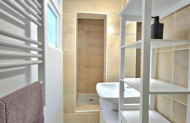 Tour Est - T2 entre Cité Médiévale et Bastide - Foto 3