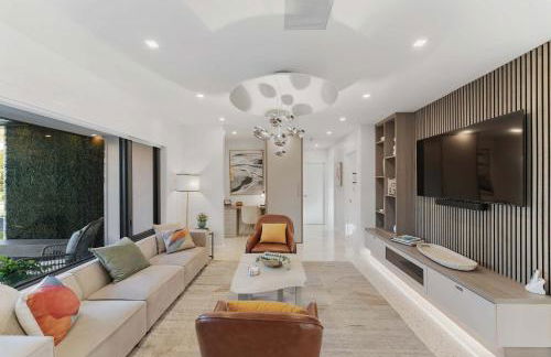 Tiki Hut Paradise Mins to Beach w Fire Pit - Foto 9