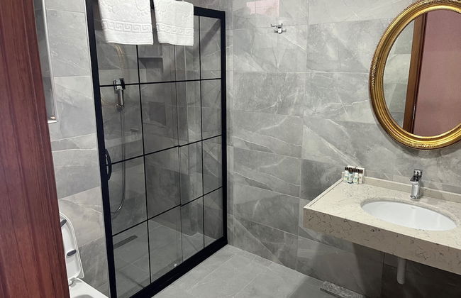 H&L Suites - Photo 27