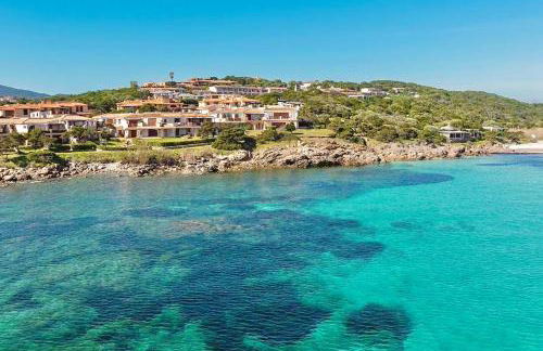 Luxury Seafront Apartment - Beach Access - Parking & WiFi - by Coral Property - Foto 53