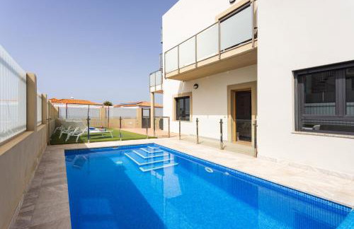 Private Luxury Villa with Pool near Golf Course & Marina - Photo 8