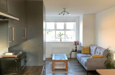 Central 2-Bedrooms Flat - Perfect for Nurses, Contractors, & Relocators - Sleeps 2 - Super Fast Speed Wi-Fi - Easy Parking - Foto 13