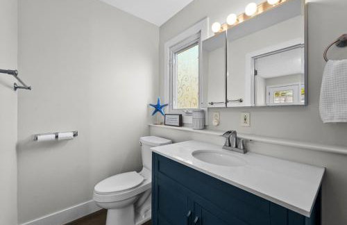 Lakefront - Spacious Family Getaway with Dock! - Foto 25