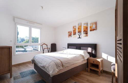 AZALEE - Parking gratuit - Terrasse couverte - Proche transport - Tout équipé - Photo 1