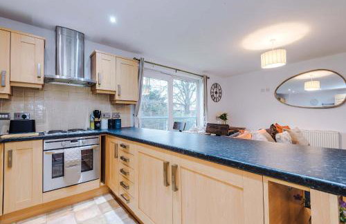 Sleek 2BR Altrincham Home Parking Near Station - Foto 4