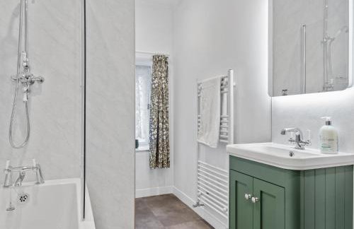 Beautiful Detached Farm House Near Lake Coniston - Pass the Keys - Photo 9