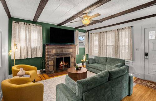 Charming 4BR Retreat in Arlington Sleeps 12 NearDC - Foto 7