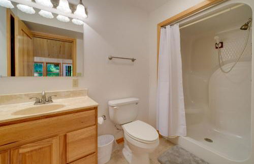 Riverfront West Virginia Cabin with Screened-In Deck - Foto 15