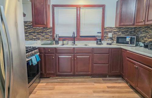 Spacious 3BR Niagara Falls Home with King Bed & Parking 18 Blocks from the Falls - Foto 8