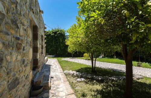 Muazzo Creta Stone House, Nature Escape with Pool, By ThinkVilla - Foto 16