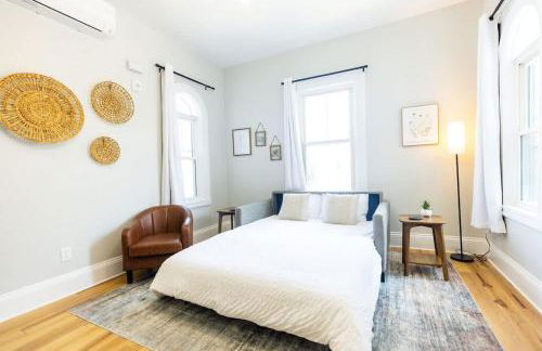 Jennifer's Broadway Cozy Gem w Fireplace King Bed - Foto 16