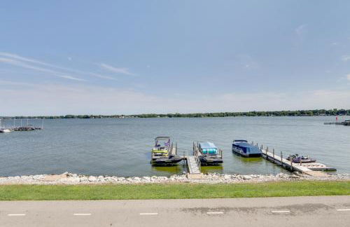 Lakefront Home with Rooftop Deck, Grill, Games! - Photo 12