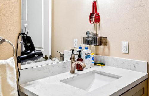 Spacious 9BR Home with Parking and Near DTLA - Foto 25