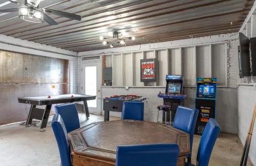 Business in Front and Fun in the Back Pets too - Photo 28