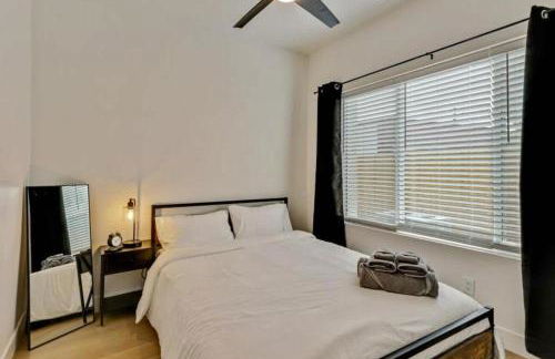3 Min to DT - 2 Car Garage - Lux Townhome - King Bed - Foto 21