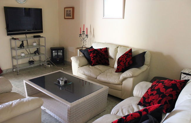 Beautiful 2-bed Bungalow in Parque Holandés - Photo 9