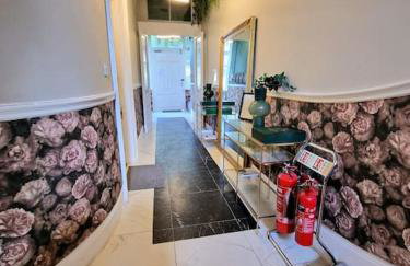 Gorgeous Hyde Park Home with Lift-Elevator Access & Nice View - Foto 31
