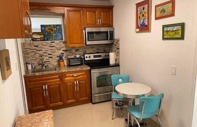 Rim Canal 'yellow House' With Canal Views & Boat Dock 1 Bedroom Cottage by RedAwning - Foto 7