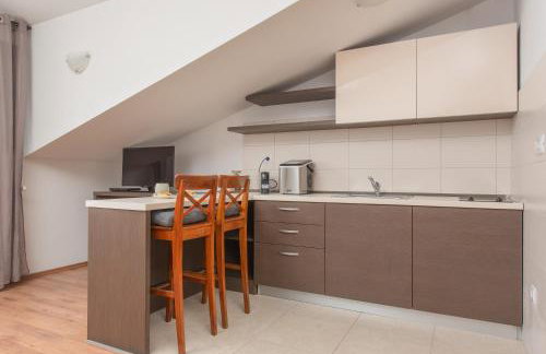 Holiday home Svilaja I Heated pool, family retreat - Photo 5