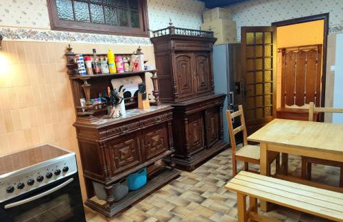 Demeure du XIIIe-XIVe s. dans la cité médiévale. - Photo 5