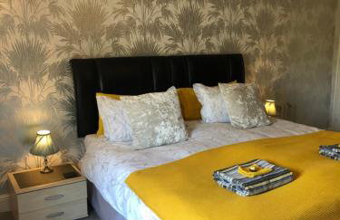 Little Gem with Private Hot Tub - Up to 25 percent off ferry - Foto 19