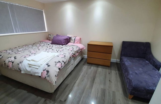 Lovely 5-bed House in Essex - Photo 5