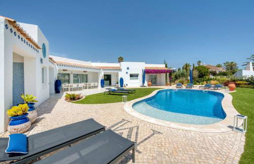 Charming Villa with Pool & Scenic Garden - Foto 72