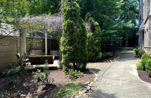 GLITZ & GUITARS I Stylish 3BR with Rooftop Hot Tub in East Nashville - Foto 27