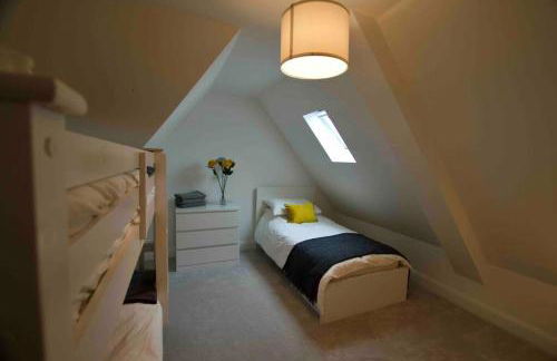 New stylish 4 bed house moments from Clacton beach - Foto 24