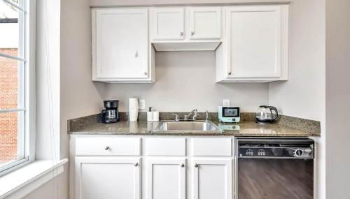 3rd Floor 2BD near DPAC, Duke, and Hospital - Foto 3