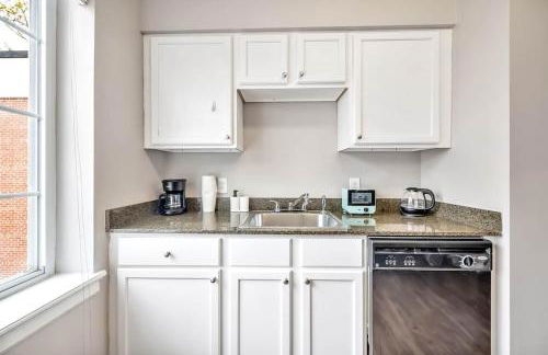 3rd Floor 2BD near DPAC, Duke, and Hospital - Foto 3