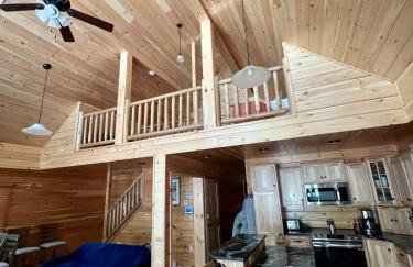 Luxury Cabin with Outdoor HotTub-NEW Construction - Foto 12