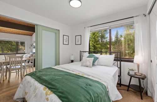 McCall Mountain Getaway - Pet Friendly - Photo 4