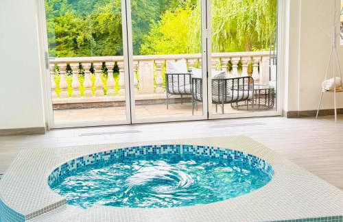 Luxury Ascot Indoor Heated Pool & Wellness Bubble Spa - Foto 2