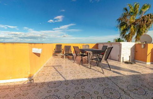 Amazing Apartment In Torrevieja - Foto 7
